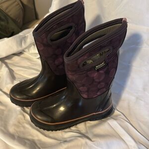 Bogs well loved youth sz 1 waterproof boots (C02)